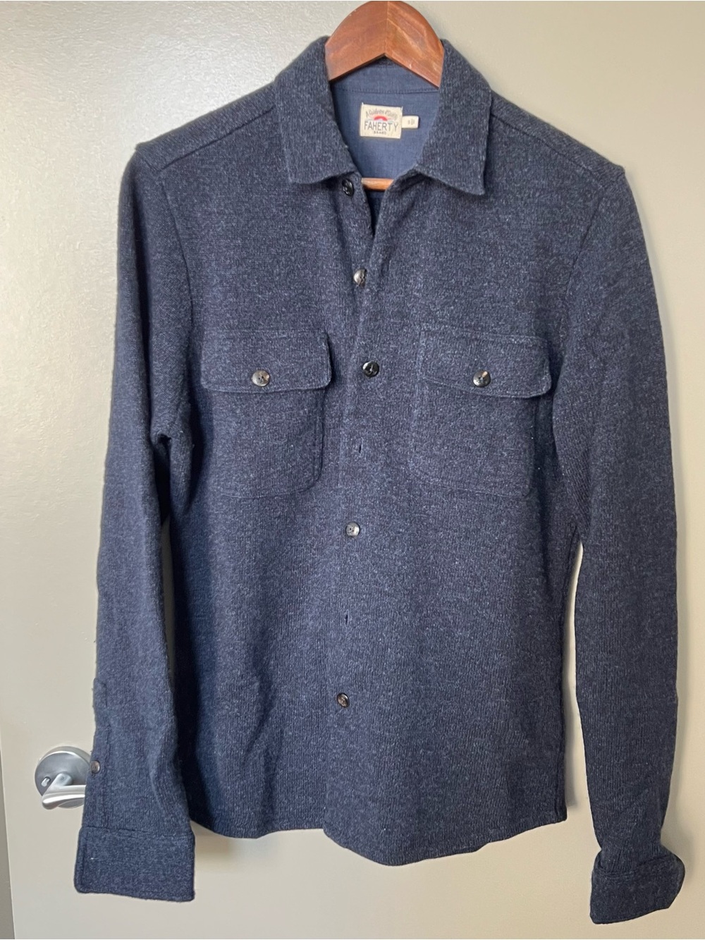 Faherty marled navy knit shirt in size S